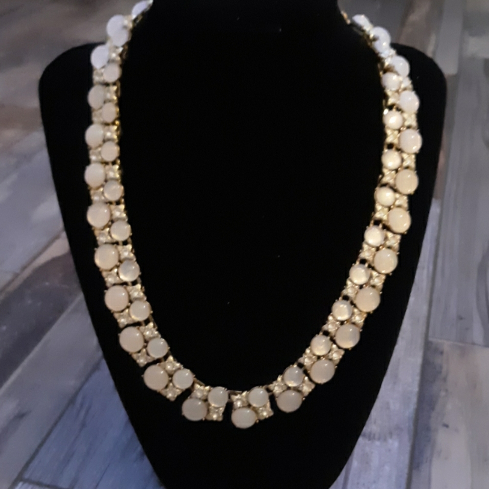 Monet necklace